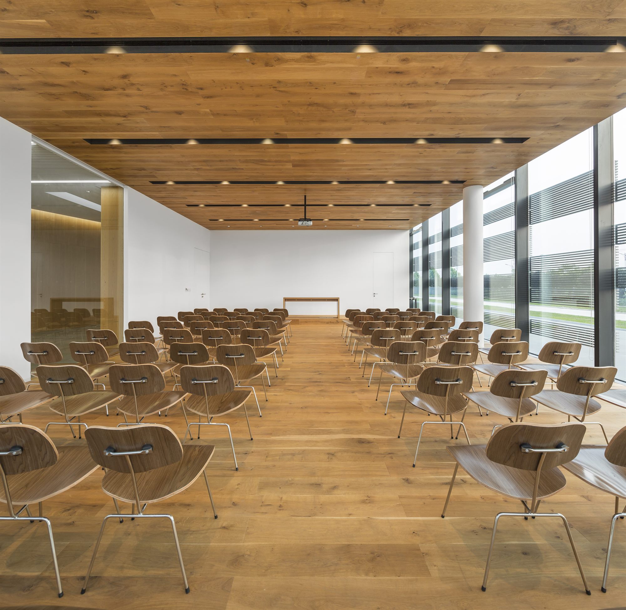 Lecture hall with timber floor and ceiling, Donghai office building