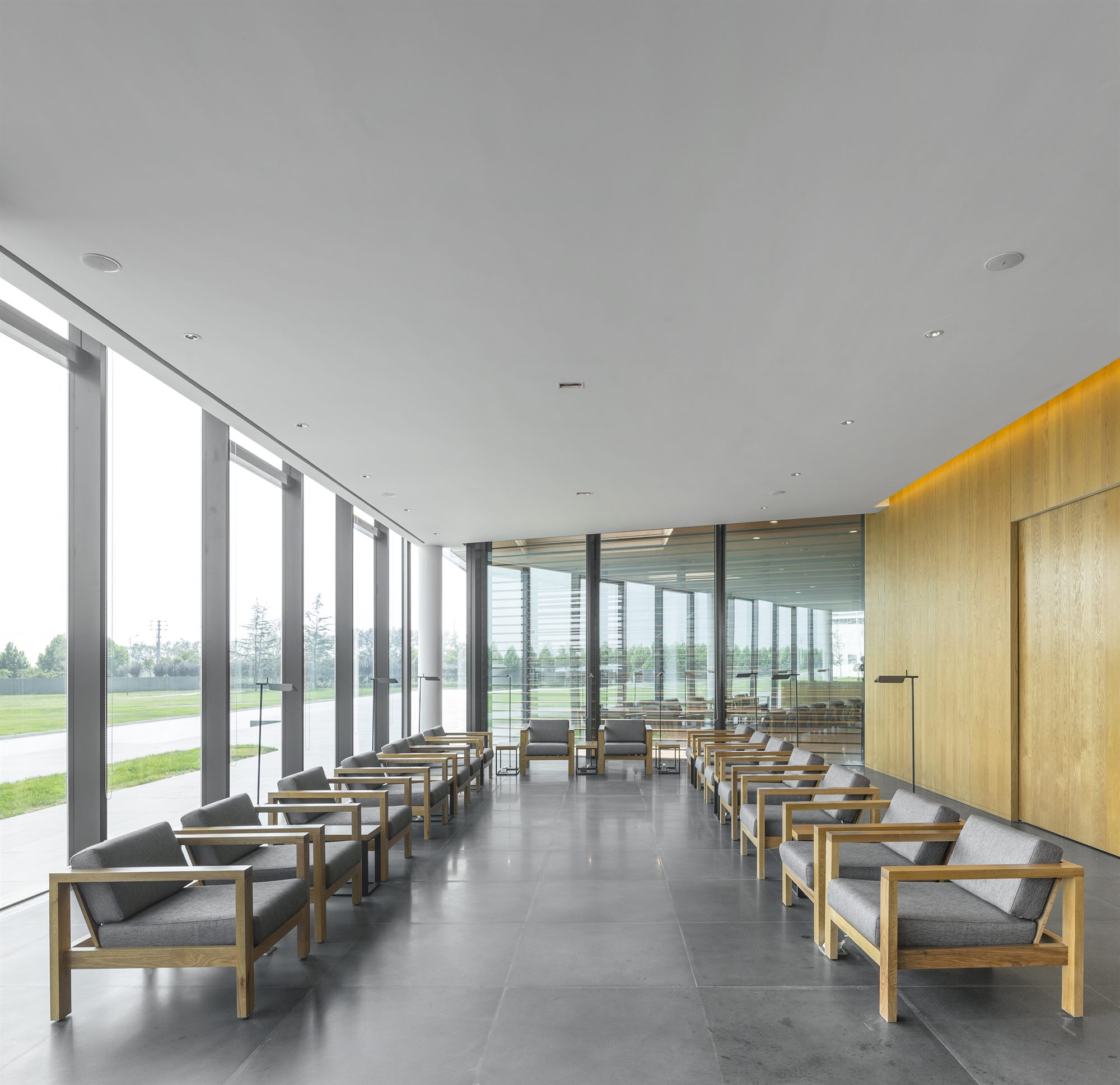 Glazed lounge to host VIP guests, Donghai office building