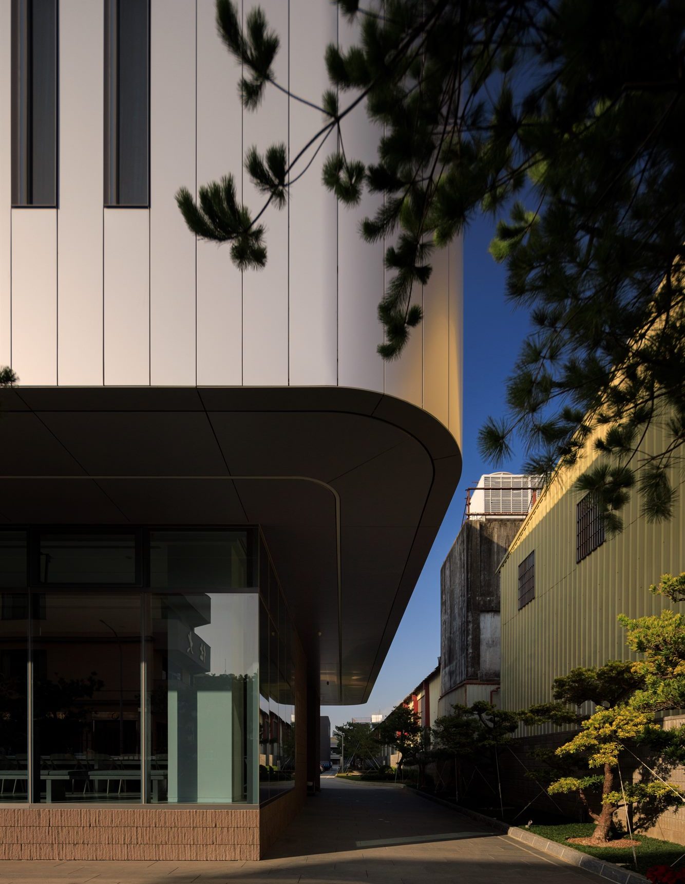 Detail of the cantilevered second floor of the office building, Quest Composite