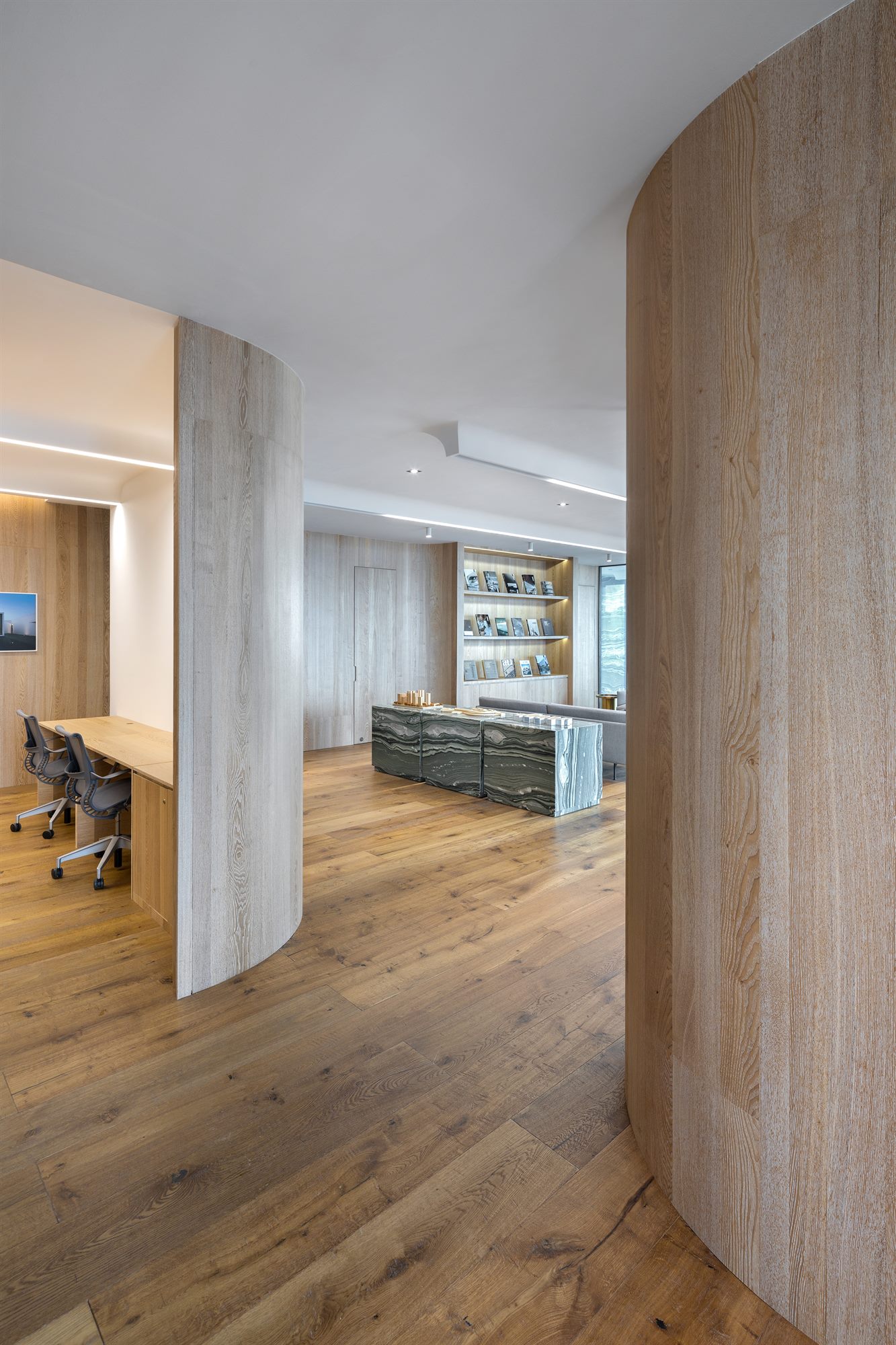 Curved oak wall leading into the open office, Shenzhen Wenhua Architectural Construction office